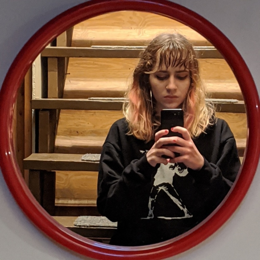 Meet your Posher, Yolka